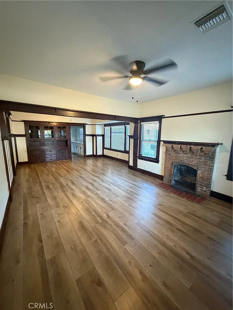 3 bed, 1084 sqft, $3,500 — Photo 2