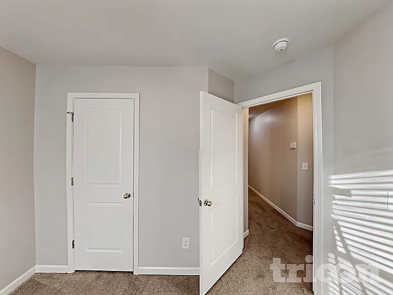 209 Ashmere Ct — Photo 17