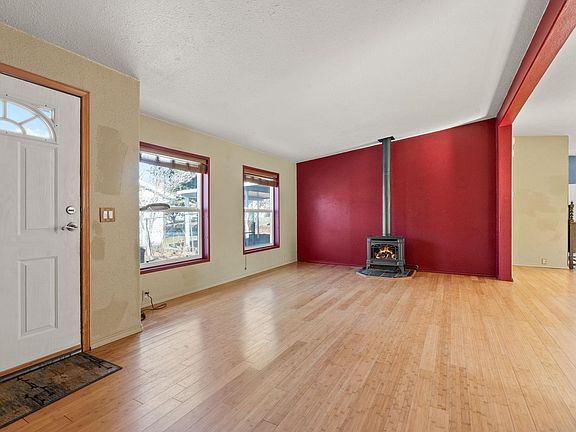 4th image of 621 N Staples St