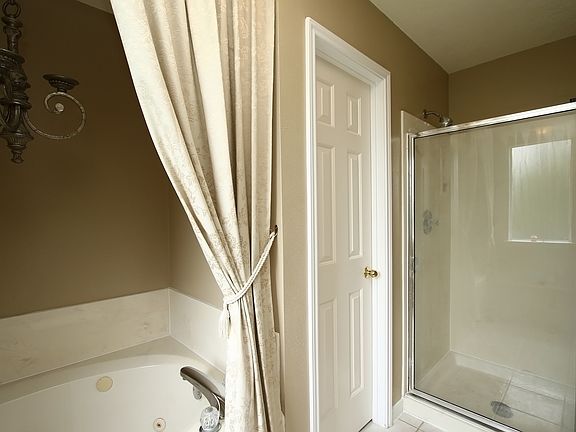 Separate spa tub & shower