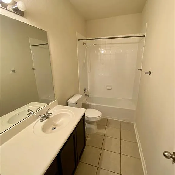 172 Hollis Ln — Photo 6