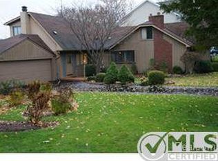 1000 Otter Ave, Waterford, MI 48328