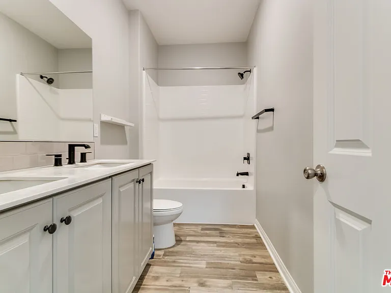 713 Daniel Freeman Cir — Photo 37