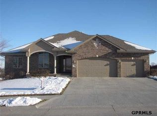 1906 Longview St, Papillion, NE 68133