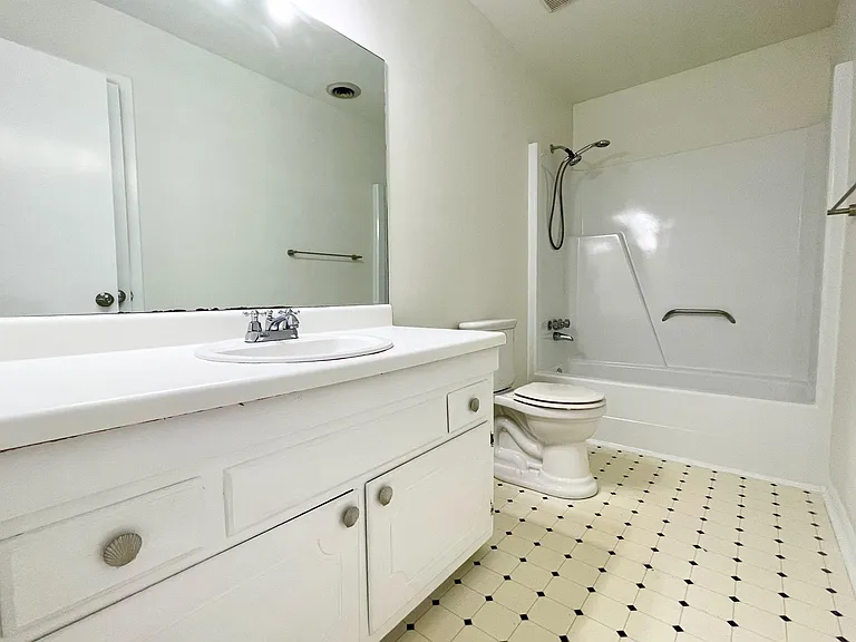 1723 Rueger St — Photo 32