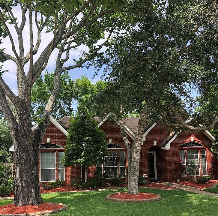 1st image of 812 Courtside Dr E