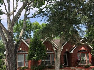 812 Courtside Dr E, League City, TX 77573