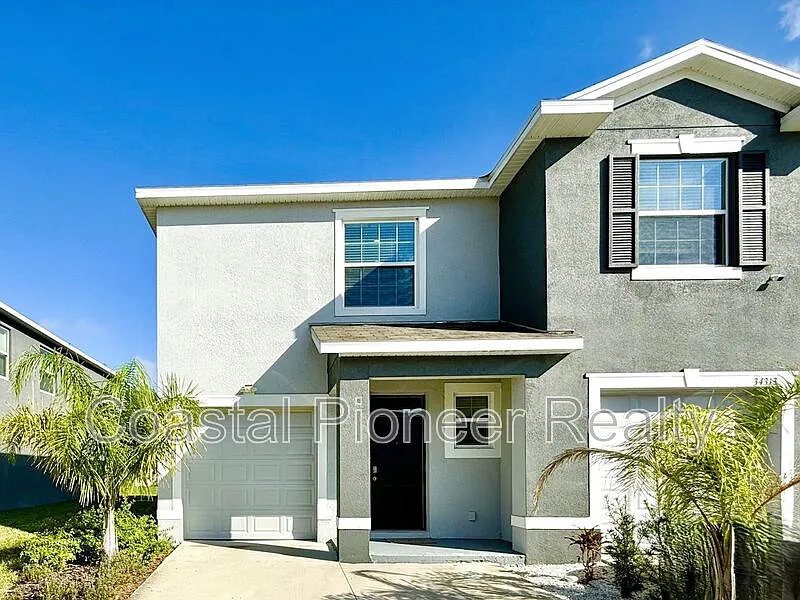 3 bed, 2.5 bath, 1758 sqft, $2,075 — Photo 1