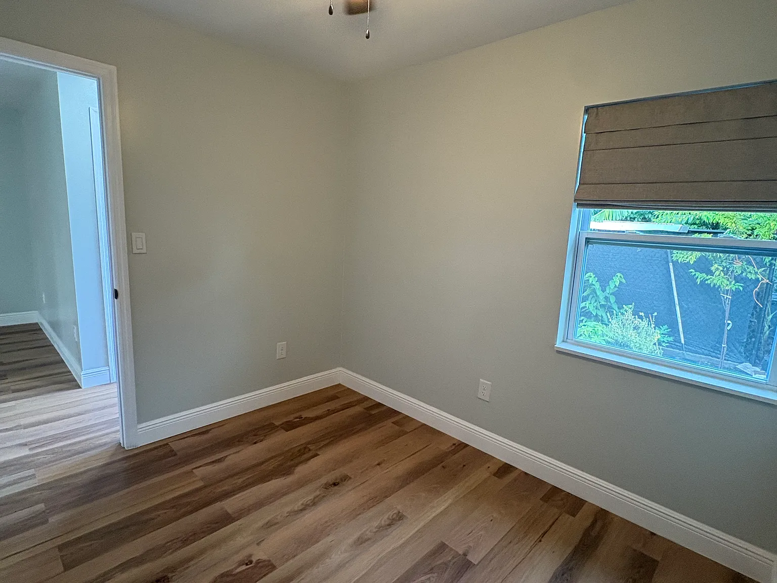 2 bed, 420 sqft, $1,500 — Photo 3