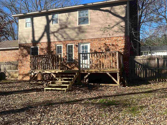 3rd image of 895 Bluff View Dr