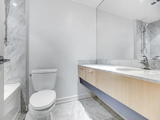 350 Wellington St W #M08 — Photo 17
