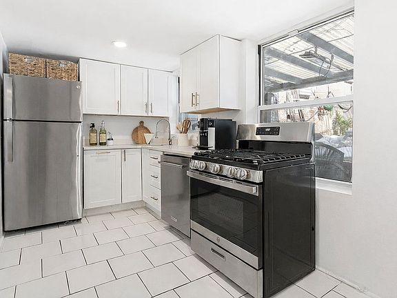 2nd image of 279 Cumberland St APT 1
