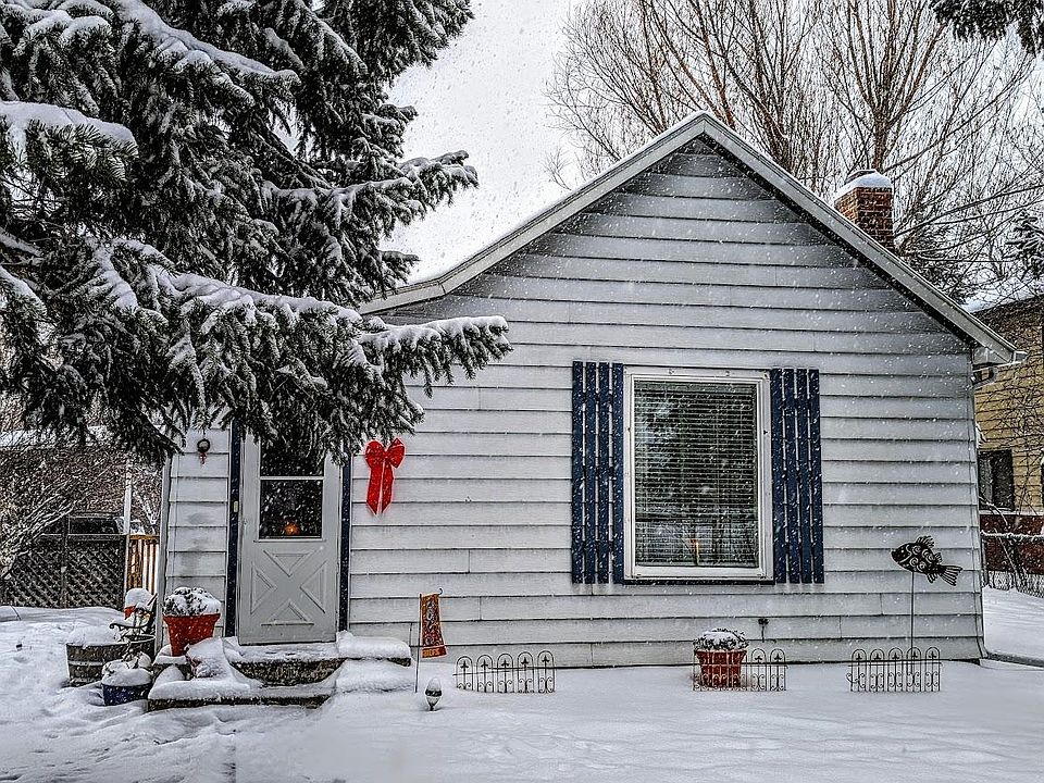 FRONT ENTRANCE MUD ROOM/PORCH