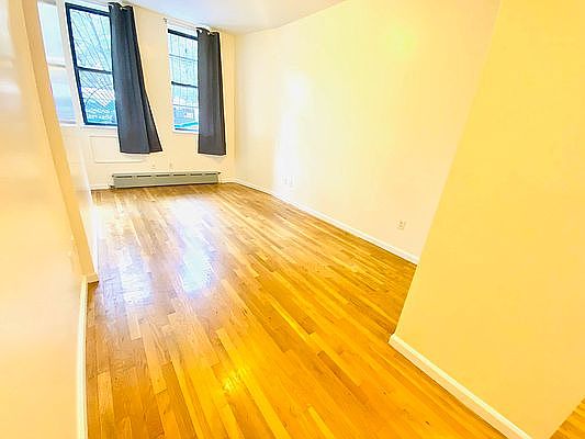 4th image of 304 Pleasant Ave #1S