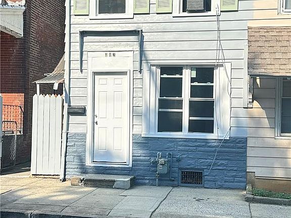 3rd image of 542 N New St