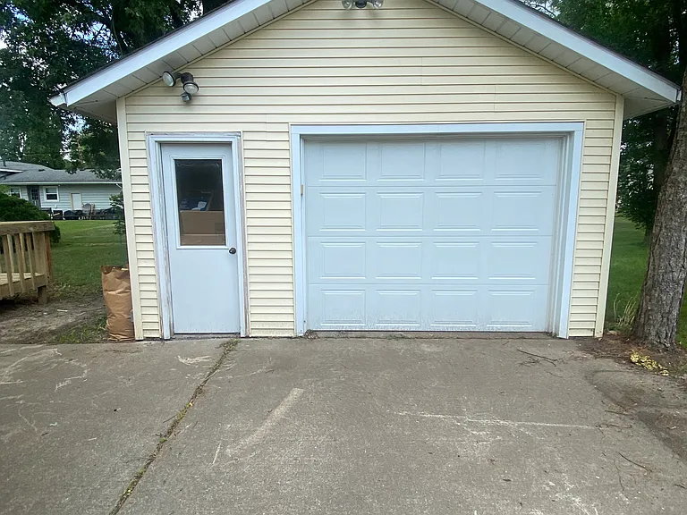 1 1/2 Car Garage