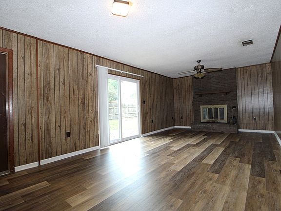 3rd image of 729 Clark Dr