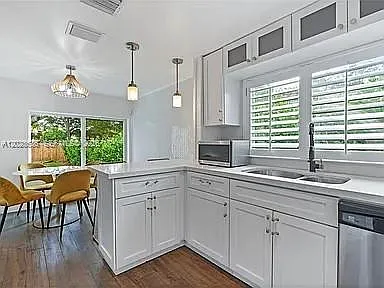 516 SW 12th St — Photo 7