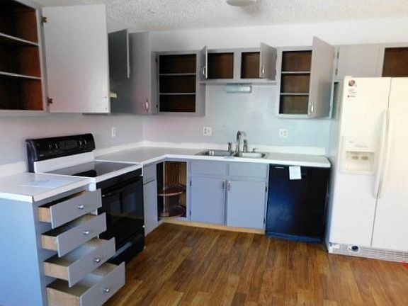 3rd image of 610 N Wind River Dr APT C