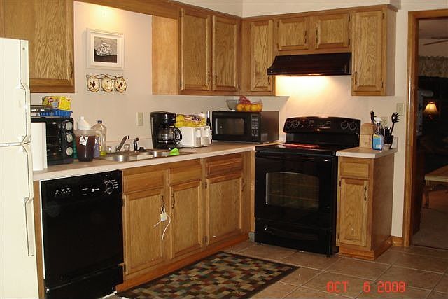 Kitchen W/ pantry, computer work area