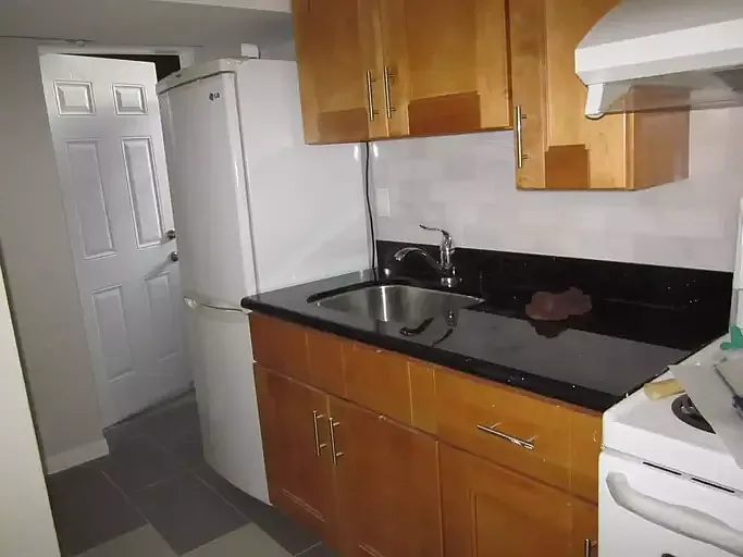 2 bed, 1.0 bath, 800 sqft, $1,800 — Photo 2