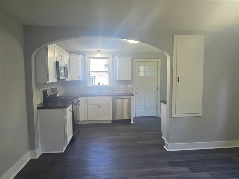11 Euclid Ave #LEFT — Photo 3