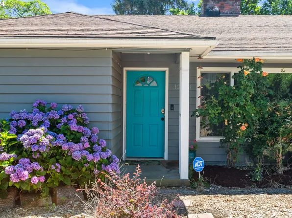 12248 SE Market St, Portland, OR 97233