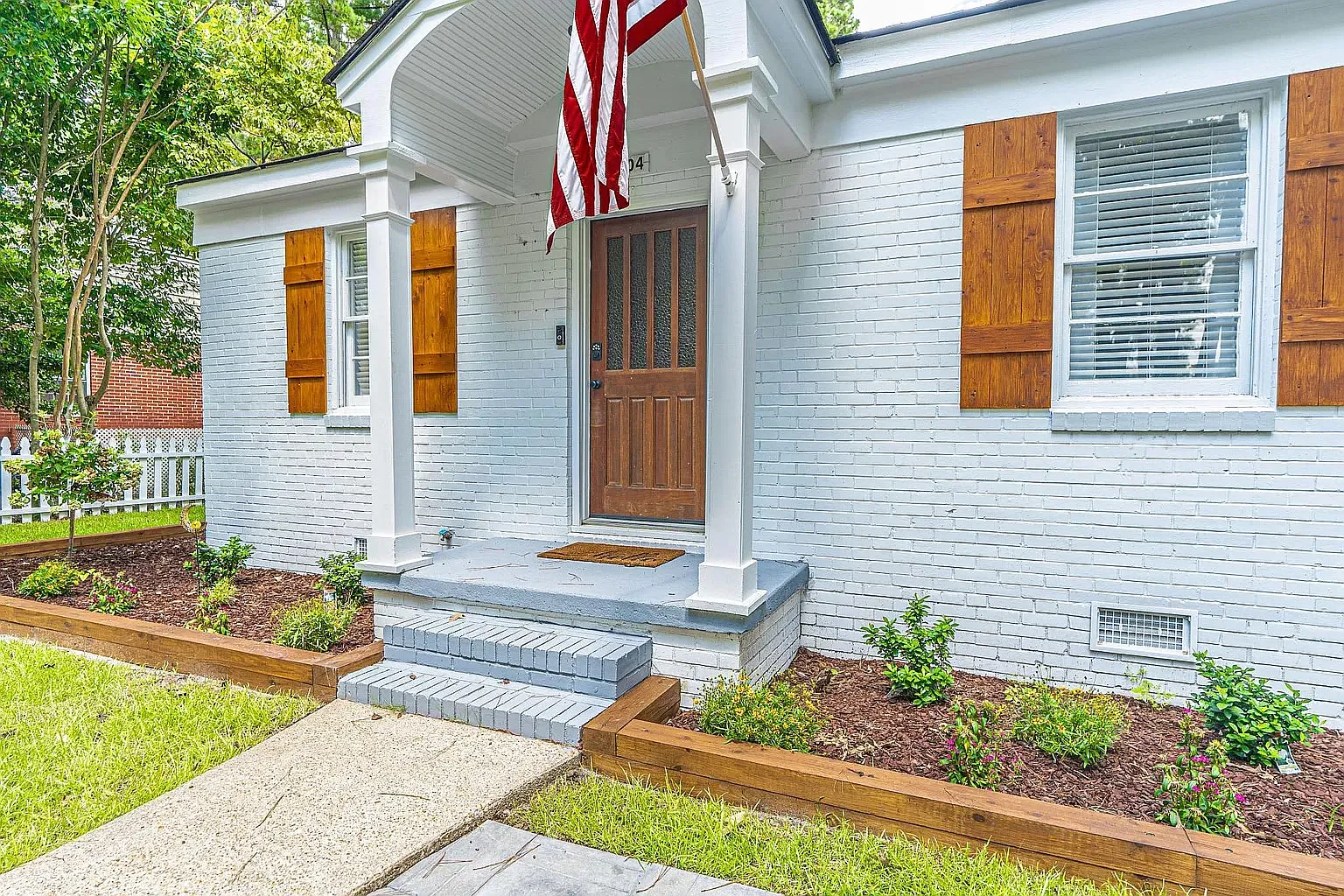 2 bed, 800 sqft, $2,500 — Photo 2