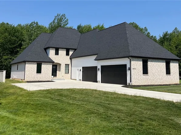 8860 Sharp Rd, Olmsted Township, OH 44138
