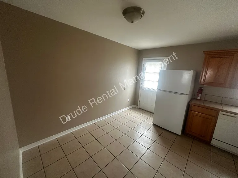 14018 Virginia Dr — Photo 4
