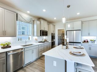 890 Laurel Ct, Chaska, MN 55318