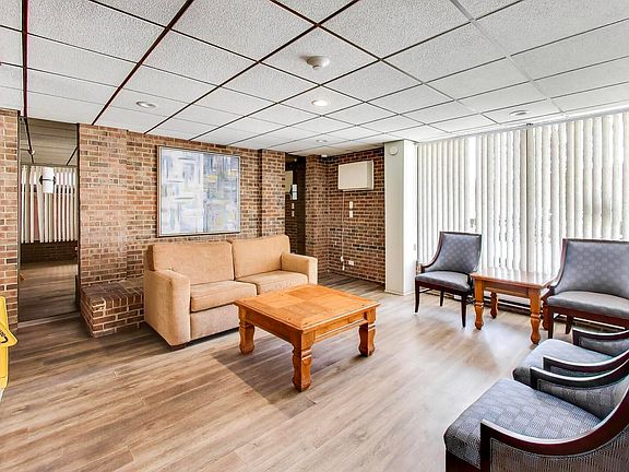 2nd image of 2325 N Neva Ave APT 302B