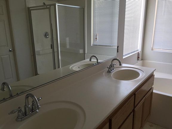 5th image of 11570 Maywood St