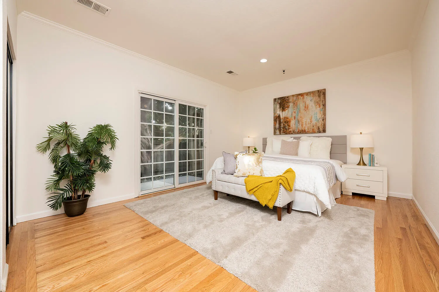 4 bed, 2031 sqft, $8,000 — Photo 4