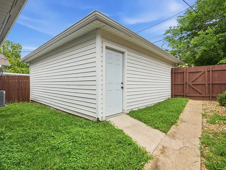 10805 Lake Gardens Dr — Photo 10