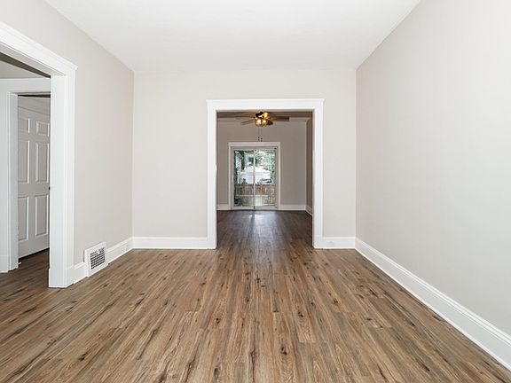 2nd image of 4004 Poe Ave
