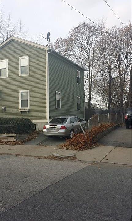 2nd image of 137 Pavilion Ave