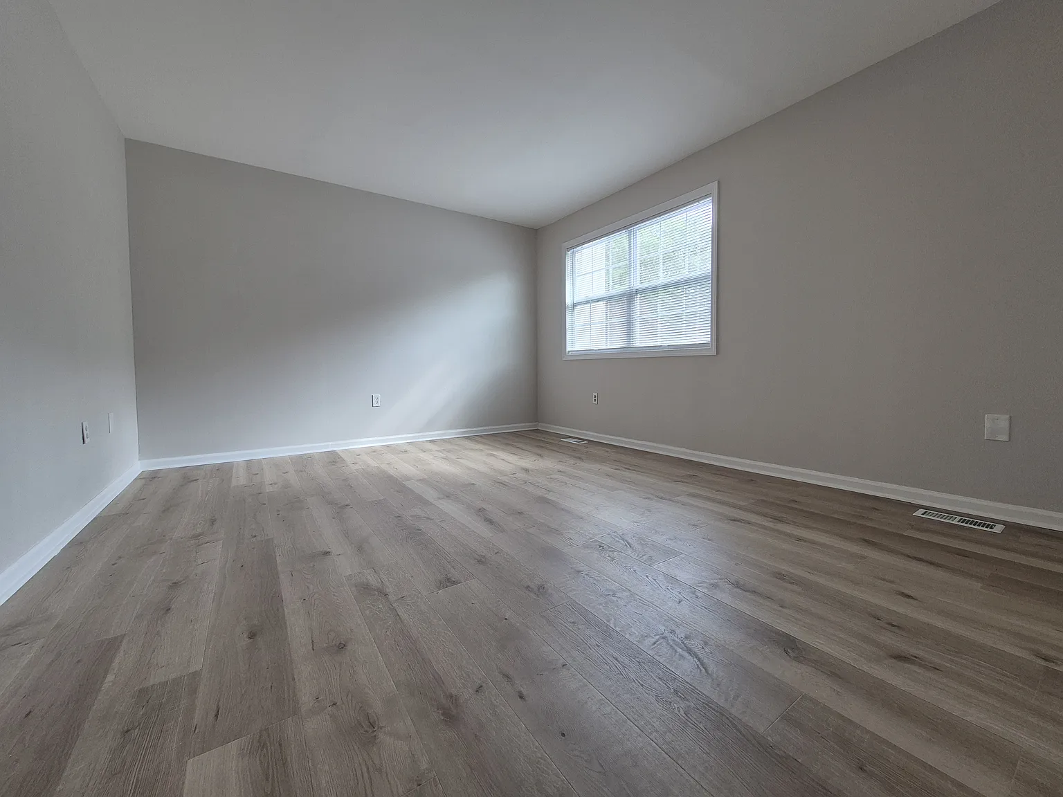 3 bed, 1.5 bath, 1170 sqft, $1,875 — Photo 4