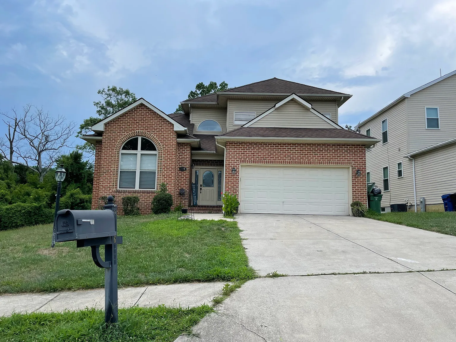 5 bed, 3.5 bath, 3837 sqft, $6,000 — Photo 2