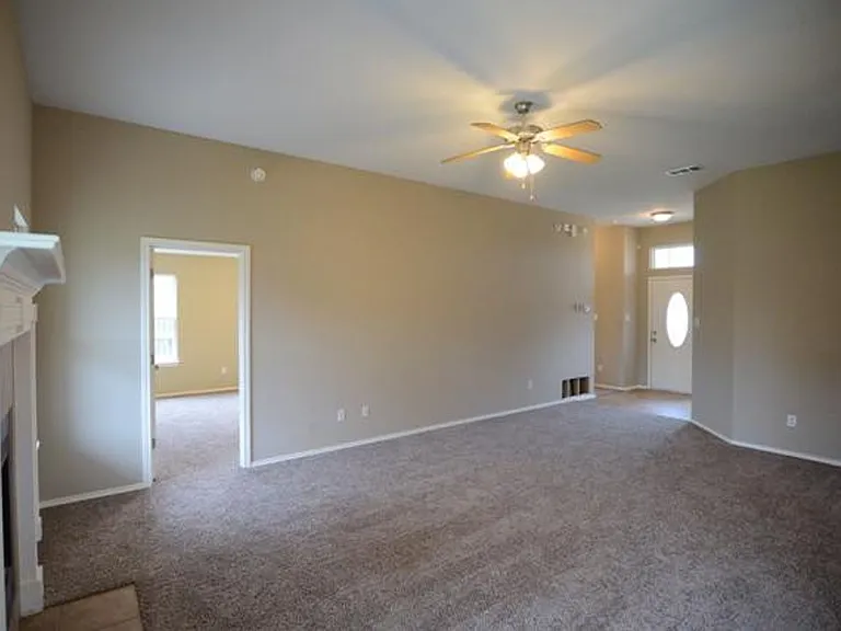 2810 Bastion Loop — Photo 5