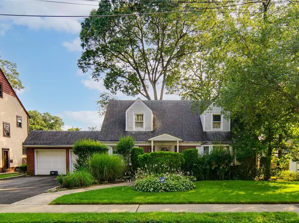 65 Motley Street, Malverne, NY 11565