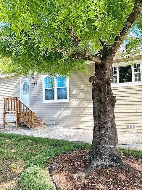 Front yard "main entrance" faces west