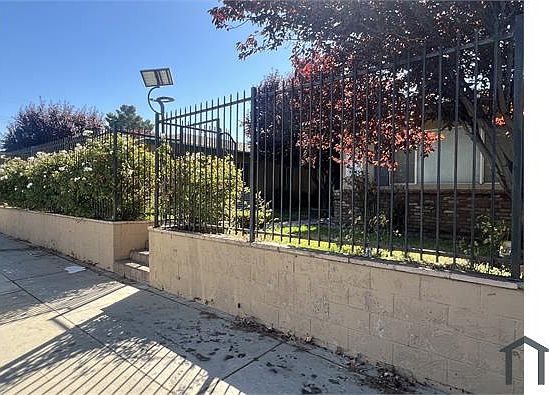 1st image of 150 E Lancaster Blvd #B