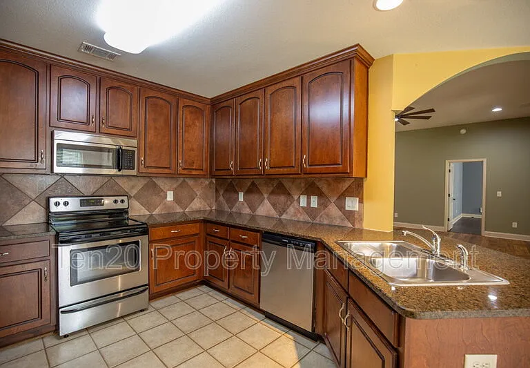 130 Lee Road 2170 — Photo 6