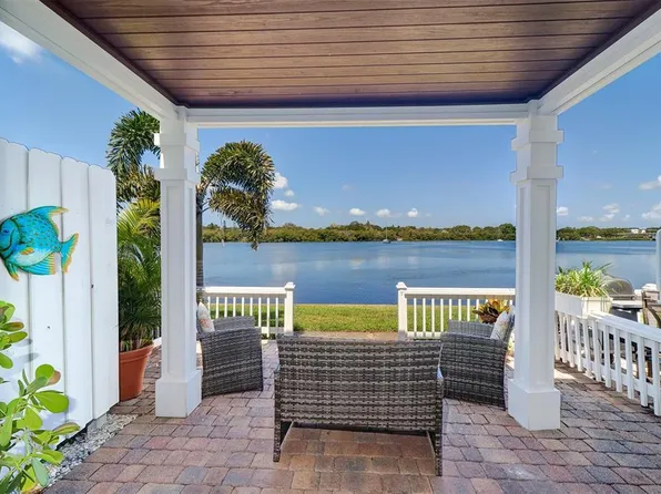3767 Pompano Dr SE, Saint Petersburg, FL 33705