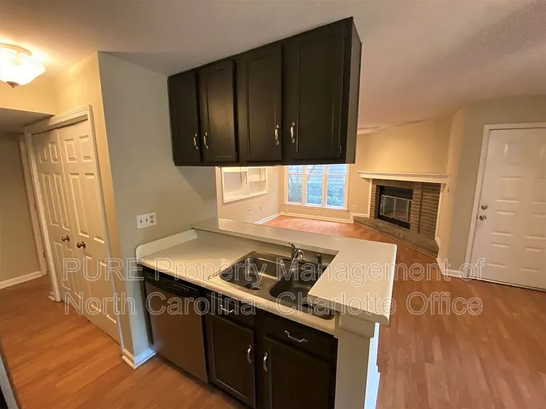 415 W 8th St #E — Photo 13