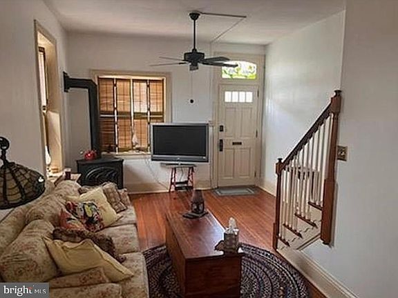 4th image of 26 S Chestnut St