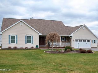 41 Staniak Rd, Mechanicville, NY 12118