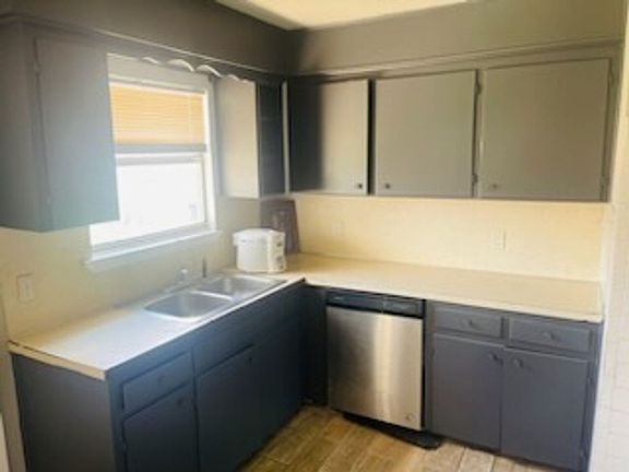 2nd image of 805 S Ann Blvd