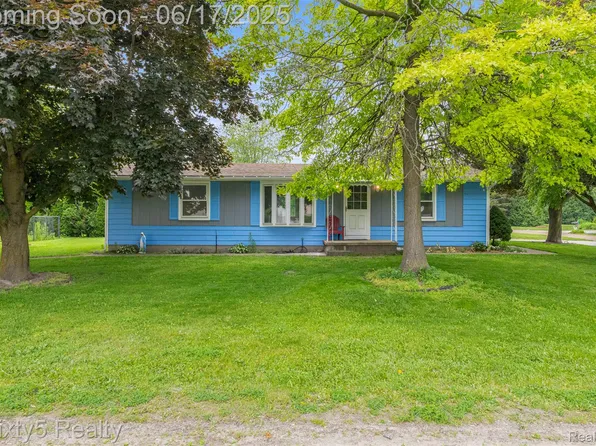 36513 Evans St, New Boston, MI 48164